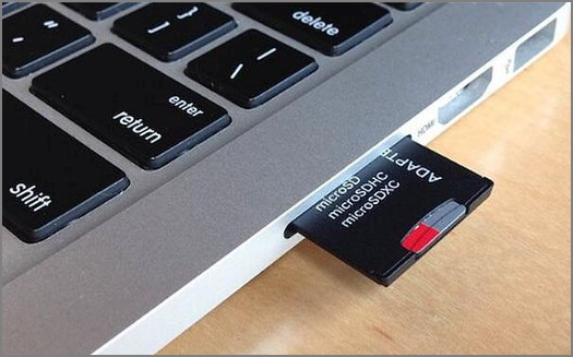 trasferire i dati dal laptop alla scheda micro SD